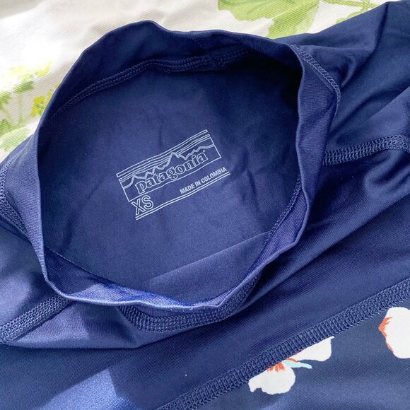 Patagonia Micro Swell MARIPOSA LILY CLASSIC NAVY Rash Guard - Picture 5 of 8